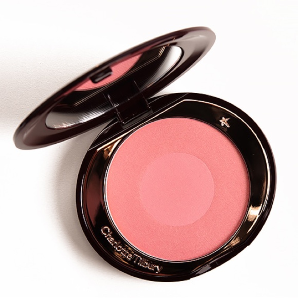 Charlotte Tilbury LOVE GLOW cheek to chic blush.